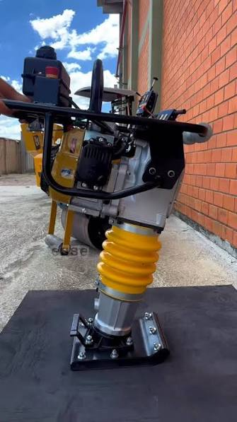 Compactador de Solo (Placa)